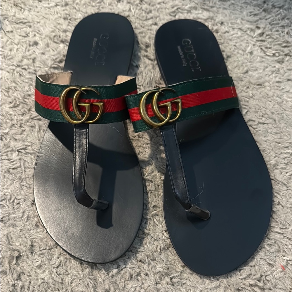Black Slides with Red and Green Accents